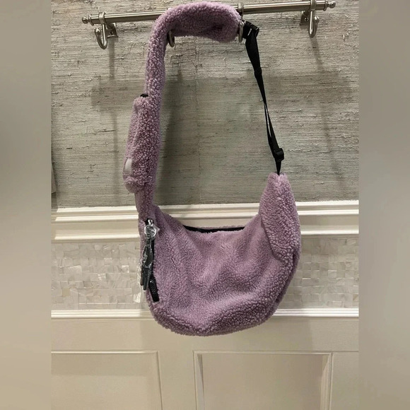 NWT new FREE PEOPLE overachiever Sherpa sling bag lavender purple fuzzy teddy - Picture 12 of 17